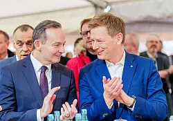 Wissing und Lutz sehen gigantische Leistung - © Andreas Arnold/dpa