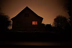 Am dritten Tag des Stromausfalls in Teilen Berlins warten 30.000 Haushalte weiter auf Energie. - &copy; Carsten Koall/dpa