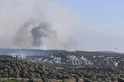 Gro&szlig;e Rauchwolken sind zu sehen. - &copy; Anne Pollmann/dpa
