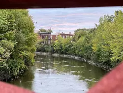 Quelle f&uuml;r problematisches Wasser: Der Flint River. - &copy; Benno Schwinghammer/dpa