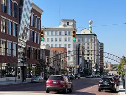 Der Stadtkern hat noch alten Glanz - &copy; Benno Schwinghammer/dpa