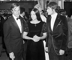 Sp&auml;ter verklagten die beiden Schauspieler erfolglos die Produktionsfirma, weil Regisseur Franco Zeffirelli (links) eine Nacktszene von ihnen verlangte, aber sie w&auml;hrend der Dreharbeiten noch minderj&auml;hrig waren. - &copy; Eustache Cardenas/AP/dpa