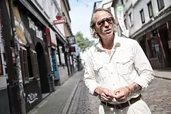 &laquo;Es war ja nicht nur Rotlicht und Ganoven. Es gab dieses warmherzige Miteinander&raquo;, sagt Michel Ruge &uuml;ber seine Heimat St. Pauli. - &copy; Christian Charisius/dpa