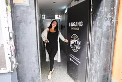 Unternehmerin Ricarda Belmar vermietet Ferienapartments in fr&uuml;heren Bordellen. - &copy; Christian Charisius/dpa