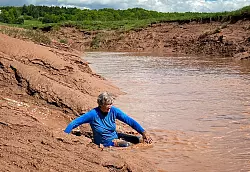 Bildet den Abschluss der Unternehmung: Schlammrutschen am Shubenacadie River. - © Geraldine Friedrich/dpa-tmn
