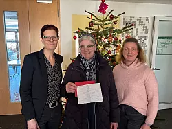 Die Spende nahm am Mittwoch Schwester Nicola Maria entgegen. - &copy; -/Sozialdienst katholischer Frauen/dpa