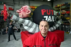 Nirgendwo sonst ist der Spott der Narren so gallig wie im Karneval in D&uuml;sseldorf - das Markenzeichen von Wagenbauer Jacques Tilly. (Archivbild) - &copy; Federico Gambarini/dpa