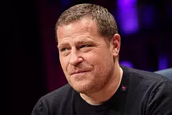 Vorentscheidung im Titelkampf? Max Eberl freut sich auf das Spiel in Leverkusen. - © Christian Charisius/dpa