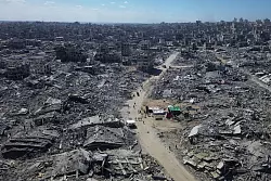 Die Waffenruhe im weitgehend zerstörten Gazastreifen gilt als fragil. (Archivbild) - © Uncredited/AP/dpa