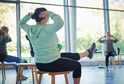 Für Long-Covid-Patienten gibt es je nach Symptomen sehr verschiedene Therapien. (Archivbild) - © Annette Riedl/dpa/dpa-tmn