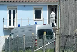 Leichenteile im Garten des Hauses brachten die Ermittlungen ins Rollen. (Archivbild) - © Stefan Puchner/dpa