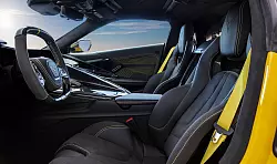 Alles im Griff: Das Lenkrad erinnert an High Performance - die Materialauswahl und lieblose Gestaltung erinnert eher an Durchschnitt. - © Chevrolet/dpa-tmn