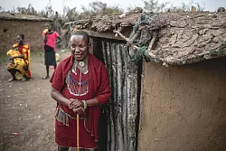 Hirtenvölker wie die Massai in Kenia müssen wegen des Klimawandels zum Teil ihre Siedlungsgebiete verlassen. - © Wang Guansen/Xinhua/dpa