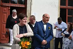 Endlich verheiratet: Kathrin Pollnow und Klaus-Dieter Rose. - © Simon Kremer/dpa