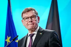 Bei einer Pressekonferenz in Berlin erkl&auml;rt sich Au&szlig;enminister Johann Wadephul (CDU) ausf&uuml;hrlich zu den Irritationen &uuml;ber seine Asyl-&Auml;u&szlig;erungen in Syrien. - &copy; Kay Nietfeld/dpa