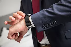 Auch bei flexiblen Arbeitszeiten gibt das Gesetz den Rahmen für Höchstarbeitszeit und Pausen vor. - © Christin Klose/dpa Themendienst/dpa-tmn