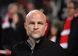 Rouven Schr&ouml;der st&auml;rkte Trainer Eugen Polanski den R&uuml;cken. - &copy; Soeren Stache/dpa