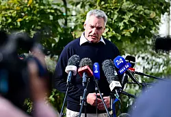 Kanzler Nehammer hat auch bei einer knappen Niederlage gute Chancen, nächster Regierungschef Österreichs zu werden. - © Roland Schlager/APA/dpa