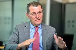 Arbeitgeberpräsident Dulger fordert die Koalition zur Korrektur ihres Rentenkurses auf. (Archivbild) - © Uwe Anspach/dpa