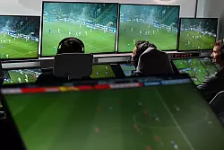 Den Video-Assistenten stehen zahlreiche verschiedene Perspektiven zur Verf&uuml;gung. - &copy; Federico Gambarini/dpa