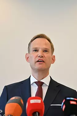 Drogenbeauftragter Hendrik Streeck warnt vor synthetischen Drogen. - © Katharina Kausche/dpa