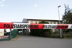 Frühestens Mittwoch sollen Ergebnisse der Untersuchung erste Antworten liefern. - © Sebastian Kahnert/dpa