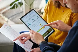 Besteht Handlungsbedarf? Wer eine sehr hohe Betriebskostenabrechnung hat, kann diese mit Hilfe von Online-Tools genauer unter die Lupe nehmen. - © Marc Beckmann/co2online/dpa-tmn