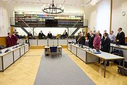 Der Saal 120 des Oberlandesgerichts Koblenz war der Ort des Verfahrens. (Archivbild) - © Thomas Frey/dpa POOL/dpa