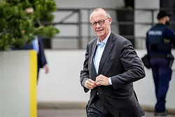 Merz hebt die Reichweitenbeschr&auml;nkung beim Einsatz deutscher Waffen in der Ukraine auf. - &copy; Kay Nietfeld/dpa