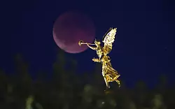 Eine Mondfinsternis kann es nur bei Vollmond geben. - &copy; Robert Michael/dpa