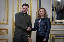 Bei ihrem Aufenthalt in der ukrainischen Hauptstadt Kiew unterzeichnete die Pr&auml;sidentin der Europ&auml;ischen Investitionsbank, Nadia Calvino, mehrere Investitionsabkommen in Millionenh&ouml;he. - &copy; Efrem Lukatsky/AP/dpa