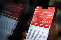 Kostenlose Unterstützung: Die Verbraucherzentrale NRW hilft und unterstützt Reisende mit ihrer Flugärger-App. - © Zacharie Scheurer/dpa-tmn