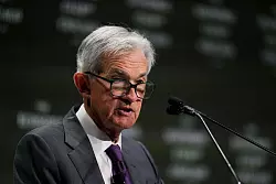 Unter Druck von US-Präsident Trump: der Chef der US-Notenbank, Jerome Powell. (Archivbild) - © Erin Hooley/AP/dpa