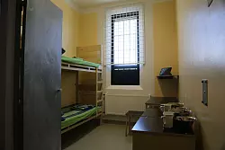 Viele Zellen sind derzeit nicht belegt. - © Alexander Welscher/dpa