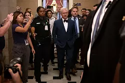 Patrick McHenry (M) &uuml;bernimmt als Interims-Vorsitzender formale Aufgaben. - &copy; Mark Schiefelbein/AP