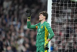 Dortmunds Torwart Gregor Kobel war mit seiner Abwehr in den vergangenen Spielen sehr zufrieden. - © Marcus Brandt/dpa