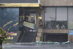 Der Taifun bringt Starkregen und heftigen Wind. - © Duc Hung/VNExpress via AP/dpa