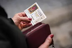 Es ist ein Ritual, das f&uuml;r die Spanier fest zu der Zeit vor Weihnachten geh&ouml;rt. (Archivfoto) - &copy; Mar&iacute;a Jos&eacute; L&oacute;pez/EUROPA PRESS/dpa