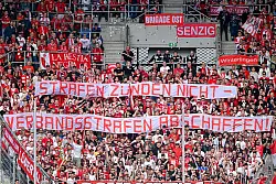 Fans des FC Bayern eigen eine klare Meinung zum Thema Verbandsstrafen. (Archivbild) - &copy; Uwe Anspach/dpa