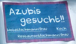 Ab dem 1. August gilt die sogenannte Ausbildungsgarantie f&uuml;r junge Menschen. (Symbolbild) - &copy; Stefan Sauer/dpa-Zentralbild/dpa