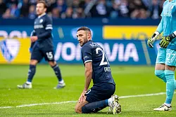 VfL-Abwehrchef Ivan Ordets ist am Boden. - © David Inderlied/dpa