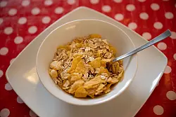 Auch in M&uuml;sli steckt eine Zuckerfalle. (Symbolbild) - &copy; Sebastian Gollnow/dpa