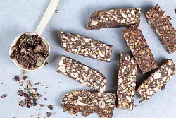 Auch Produkte, die gesund erscheinen, k&ouml;nnen zu viel Zucker in sich tragen. (Symbolbild) - &copy; Sebastian Kahnert/dpa