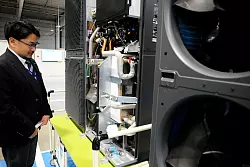 Einer der Hauptabsatzmärkte für die Wärmepumpen ist Deutschland, das rund 70 Kilometer entfernt liegt. - © Michael Heitmann/dpa