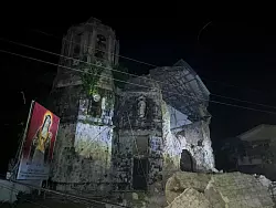 Eine Kirche in Cebu wurde massiv besch&auml;digt. - &copy; Stringer/XinHua/dpa
