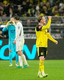 Brandt ist zufrieden mit der Lage, aber nicht mit dem Spiel seines Teams. - © Bernd Thissen/dpa