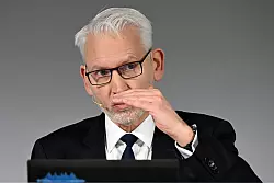 Uniper-Chef Michael Lewis erläutert die Jahresbilanz 2024. - © Federico Gambarini/dpa