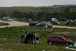 Das schwere Beben und die Dutzenden Nachbeben in Istanbul halten die Menschen in Angst. - © Khalil Hamra/AP/dpa