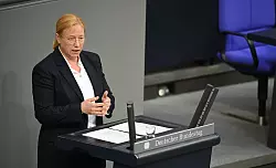 Die stellvertretende SPD-Fraktionschefin Dagmar Schmidt kritisiert den Vorsto&szlig; von CDU-Generalsekret&auml;r Carsten Linnemann f&uuml;r einen harten Kurs beim B&uuml;rgergeld. (Archivbild) - &copy; Katharina Kausche/dpa