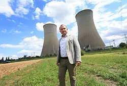 Die K&uuml;hlt&uuml;rme sind je 143 Meter hoch. - &copy; Karl-Josef Hildenbrand/dpa